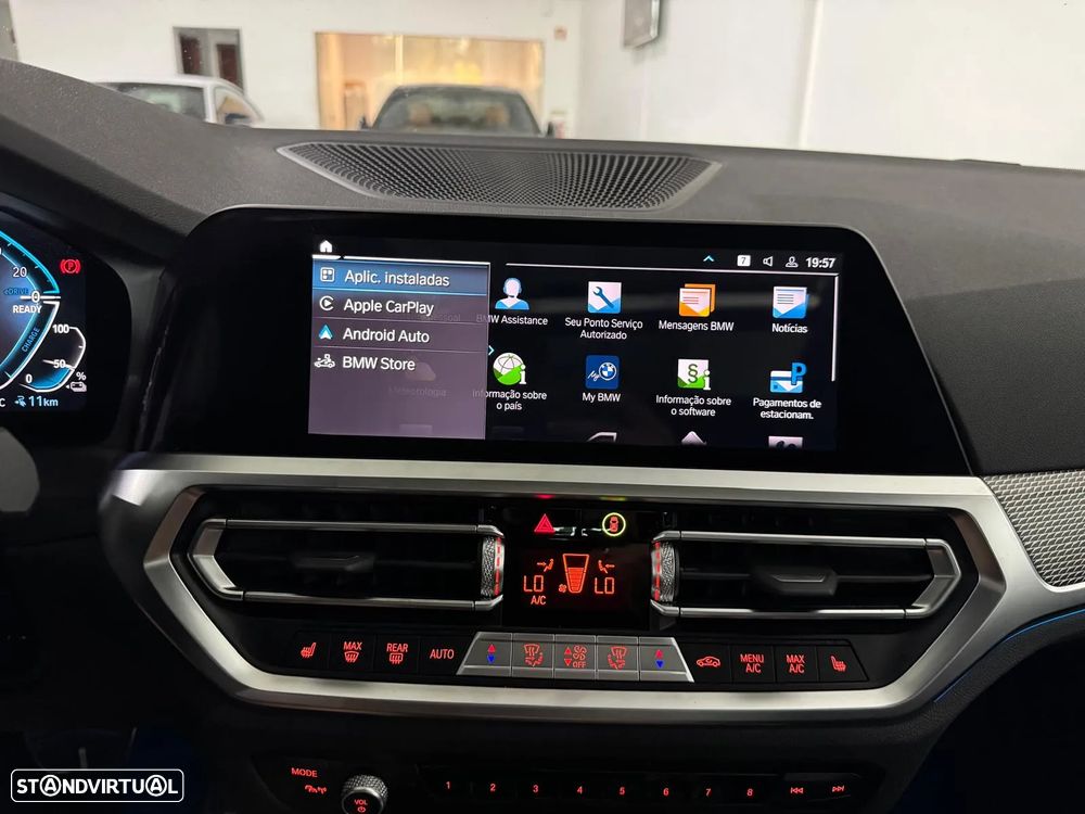BMW 330 e Touring Pack M Auto - 30