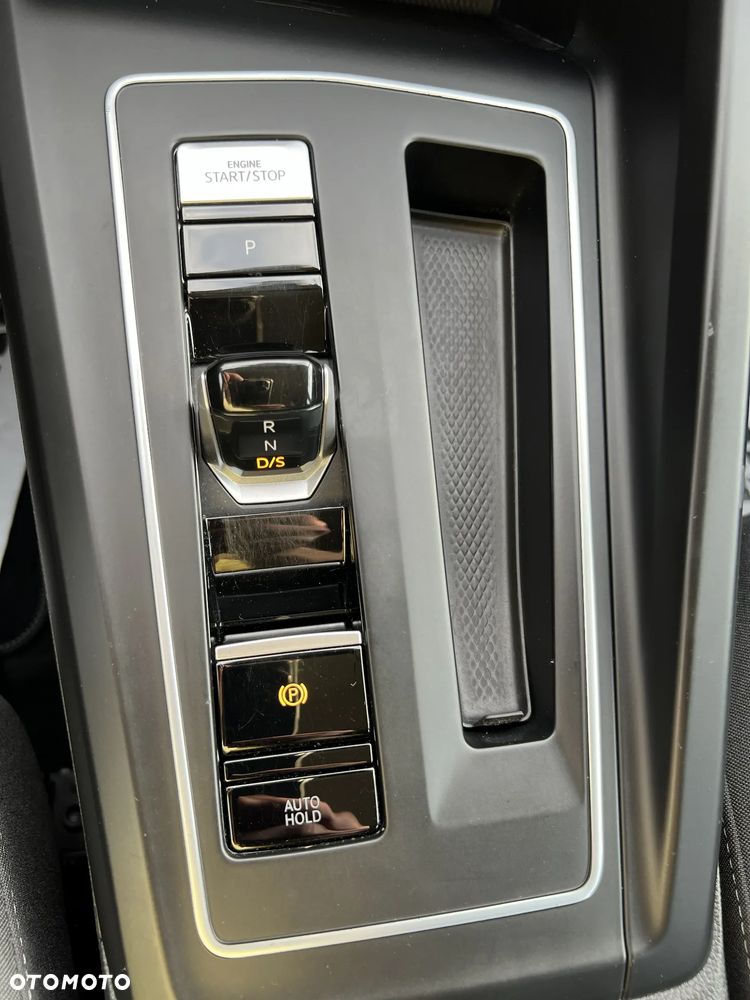 Volkswagen Golf - 22