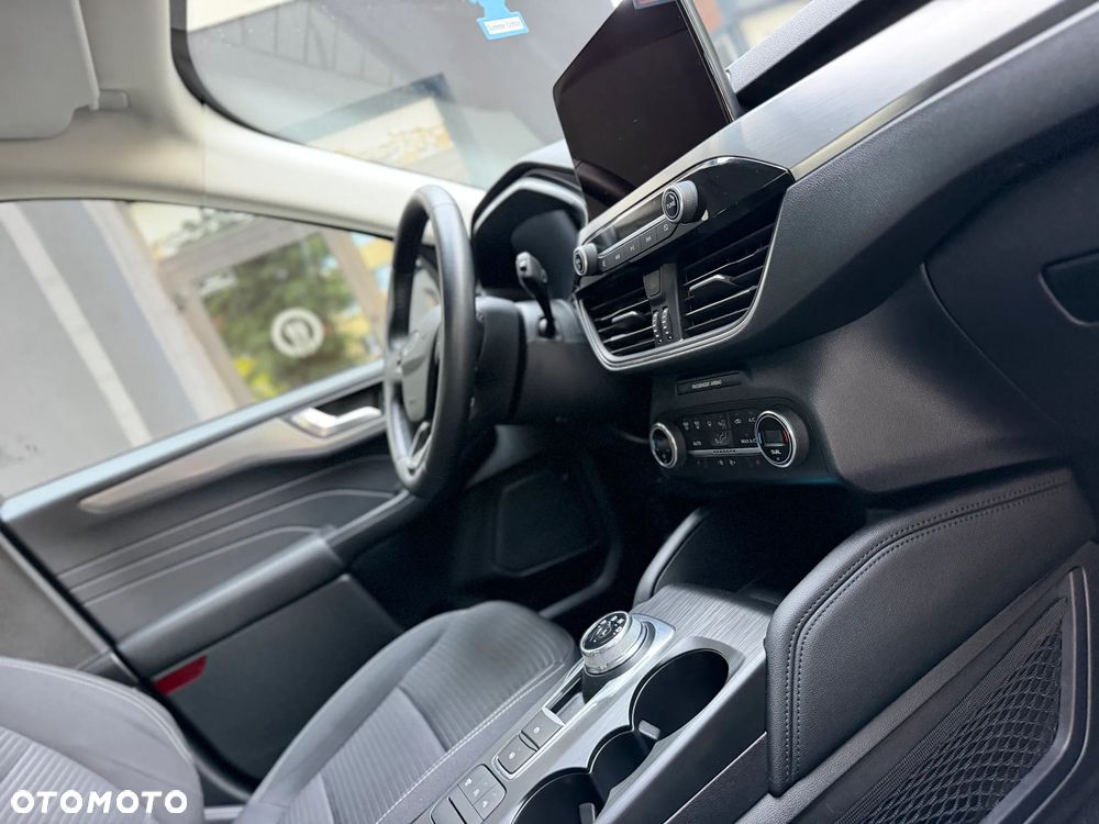 Ford Kuga 2.0 EcoBlue 4x4 TITANIUM - 33