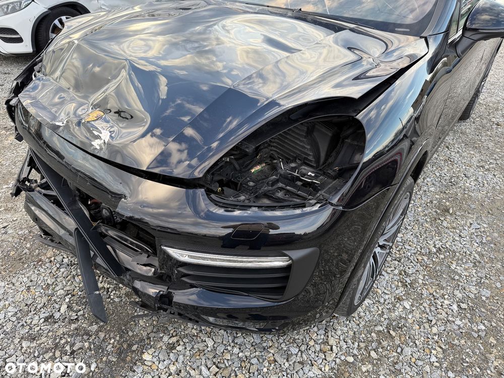 Porsche Cayenne Turbo - 12