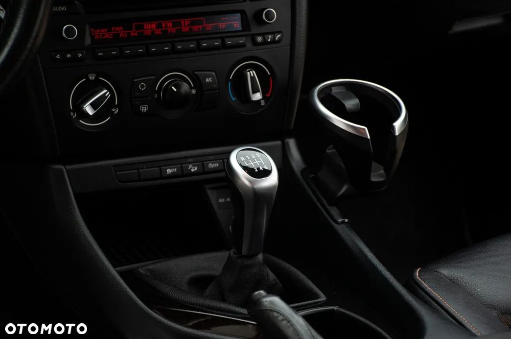 BMW X1 sDrive18d xLine - 32