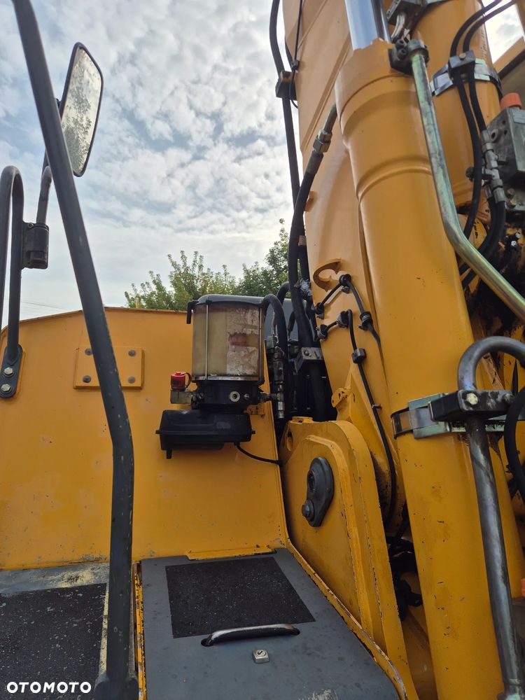 Liebherr A 900 C - 12