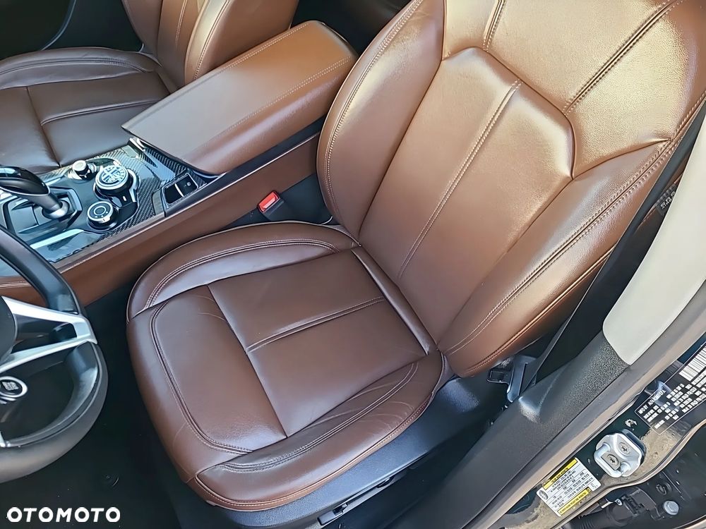 Alfa Romeo Stelvio 2.0 Turbo 16V AT8-Q4 Ti - 12