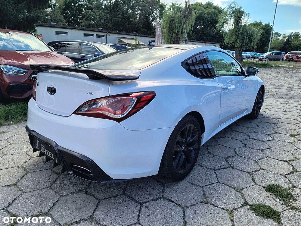 Hyundai Genesis Coupe - 5