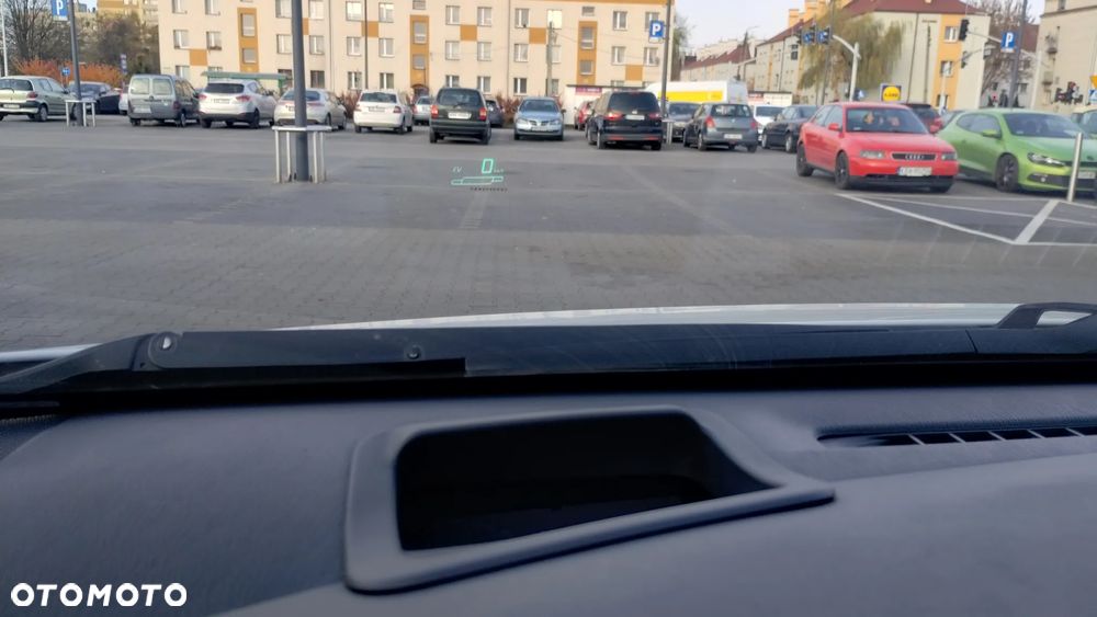 Toyota Prius 1.8 HSD Sol - 11