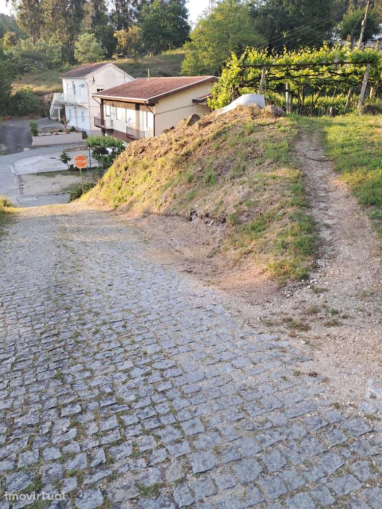 Moradia em Ruinas e terreno com aproximadamente 3600m2 em Constance, M - Grande imagem: 4/15