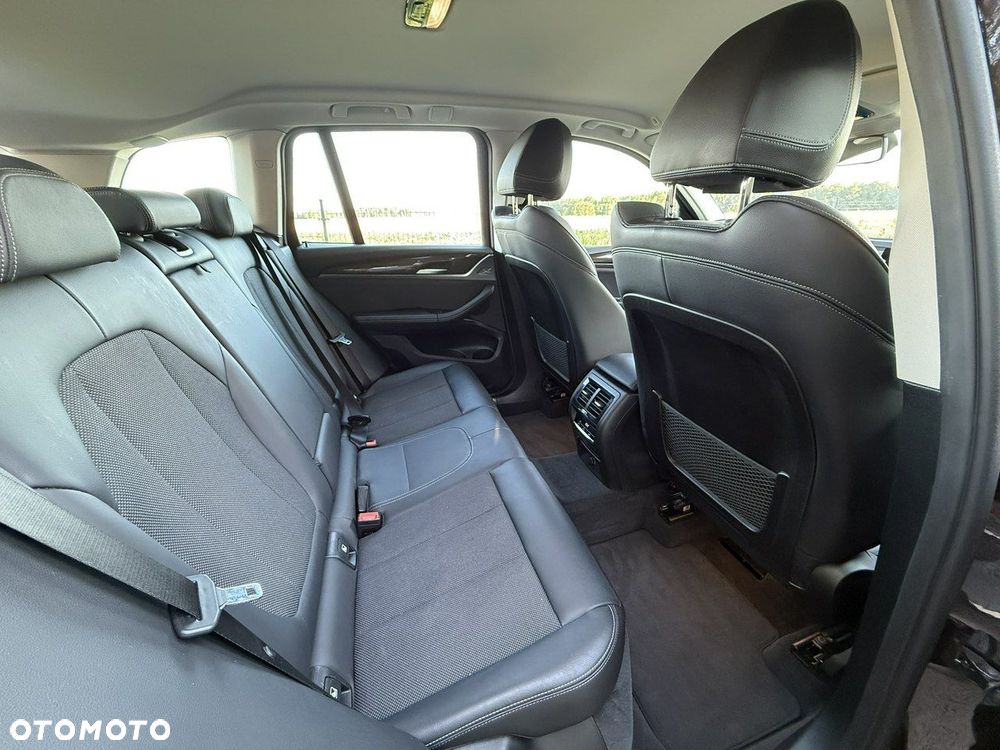 BMW X3 xDrive20i Advantage - 24