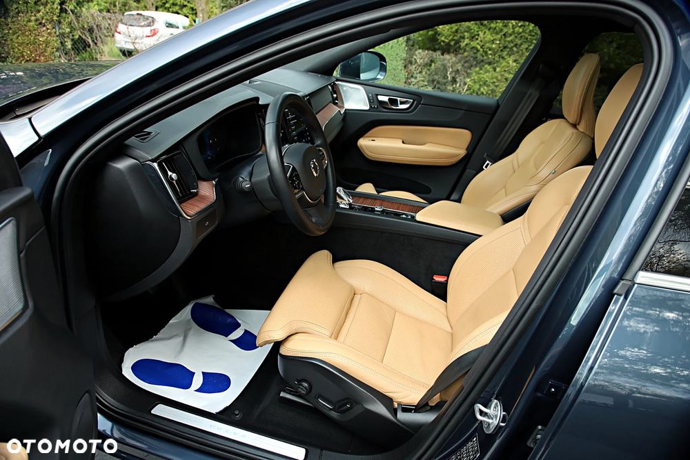 Volvo XC 60 B6 B AWD Ultimate Bright - 14