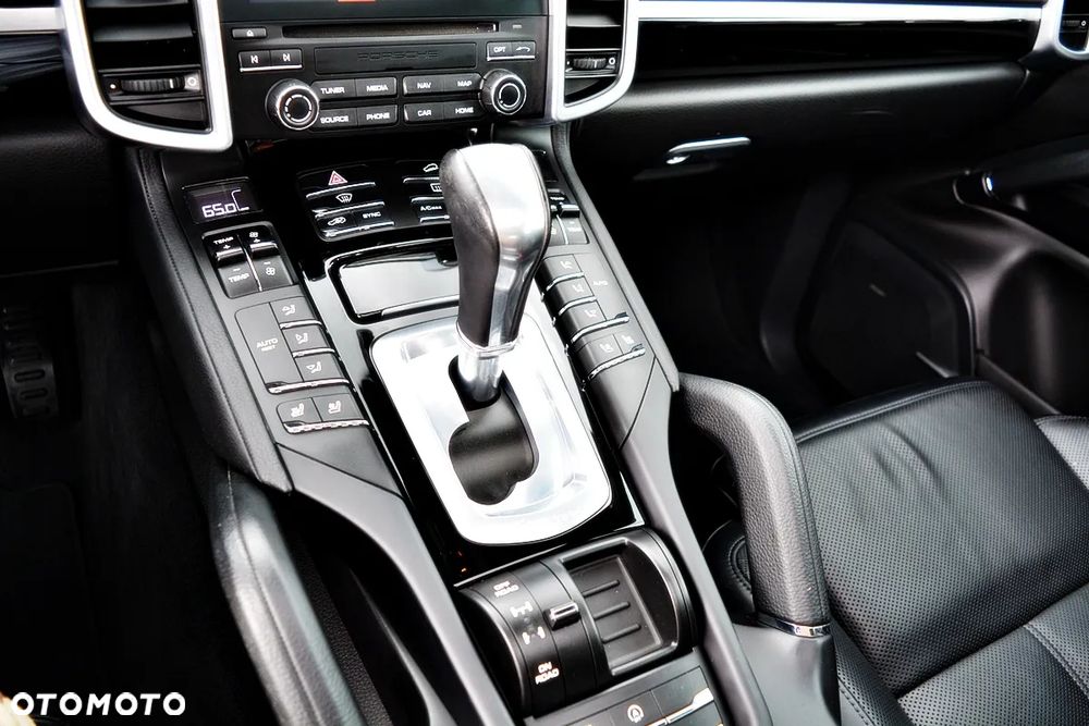 Porsche Cayenne Platinum Edition - 32