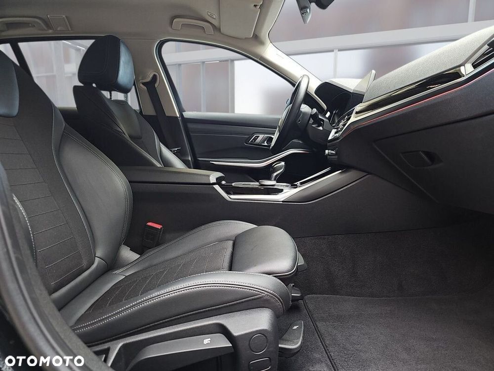 BMW Seria 3 320d xDrive Sport Line - 16
