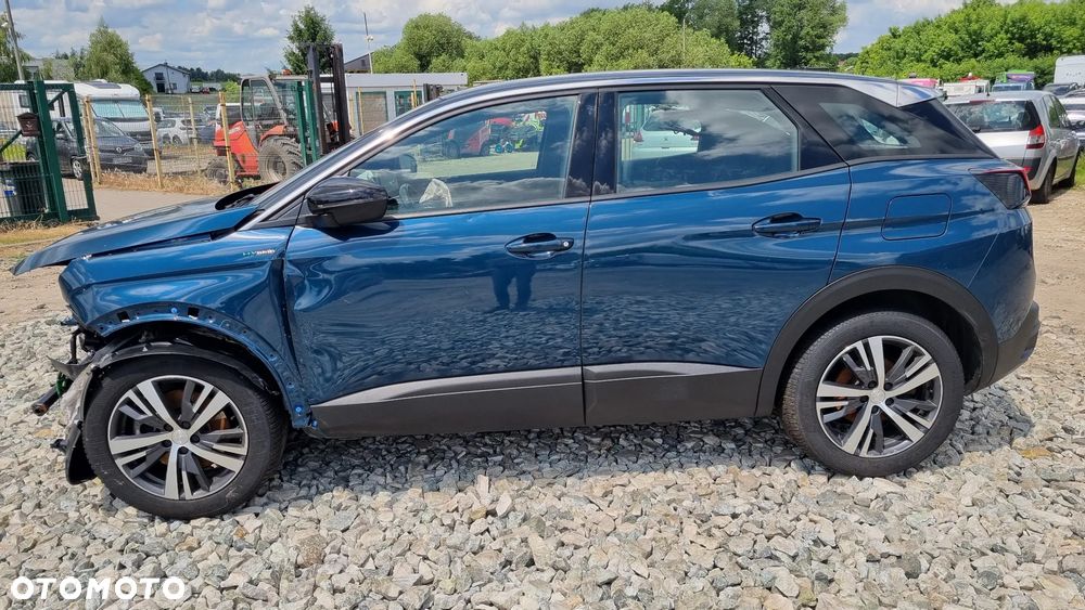 Peugeot 3008 1.6 PureTech HYbrid GT Line S&S EAT8 - 12