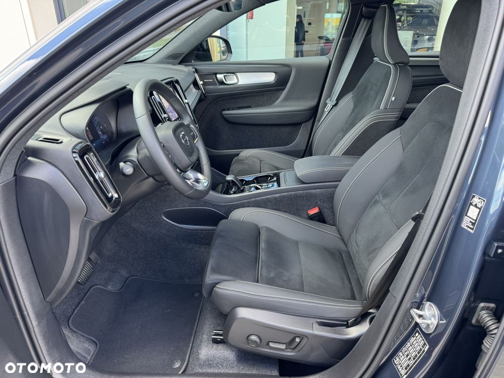 Volvo XC 40 B3 Plus Dark - 26