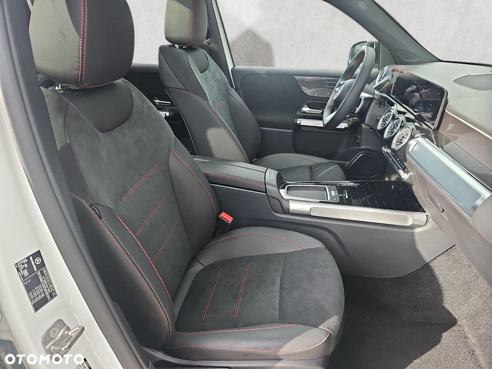 Mercedes-Benz GLB - 16