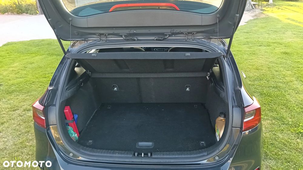 Kia Ceed 1.4 L - 6
