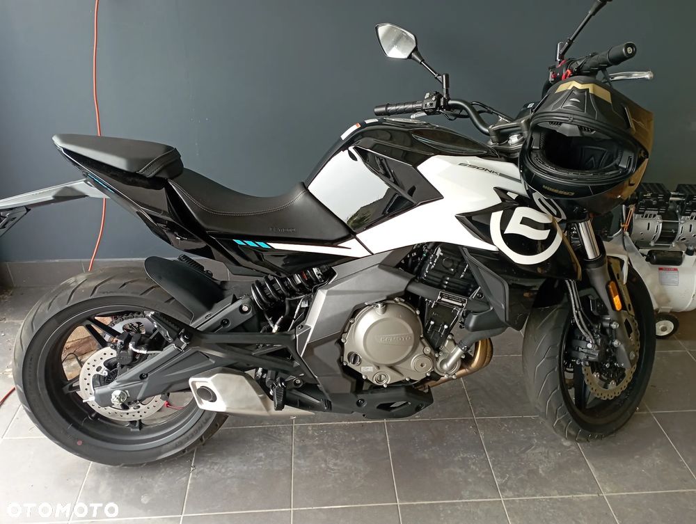 CFMoto NK - 1