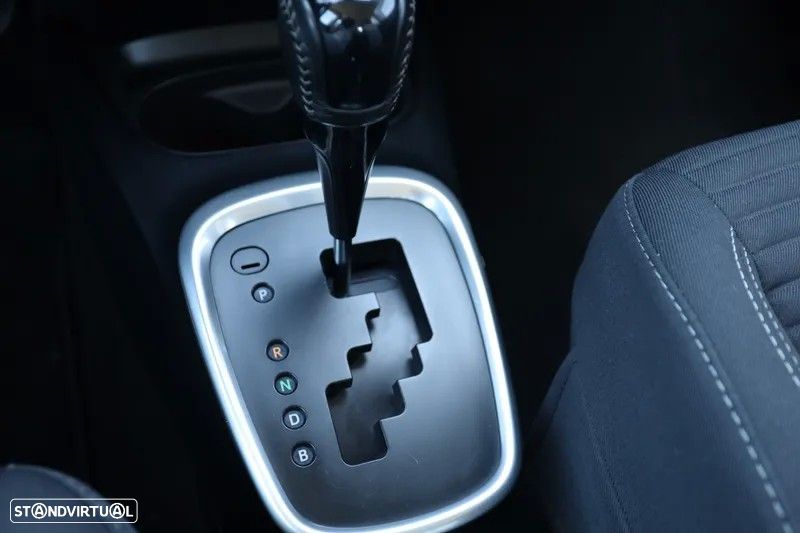 Toyota Yaris 1.5 HSD Comfort+Navi - 11