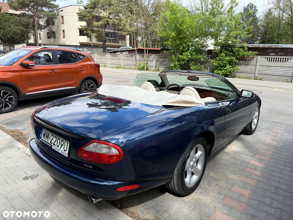 Jaguar XK8 - 11