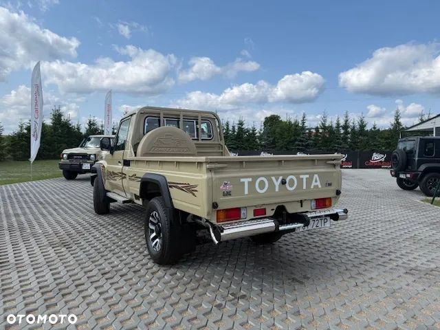 Toyota Land Cruiser - 6