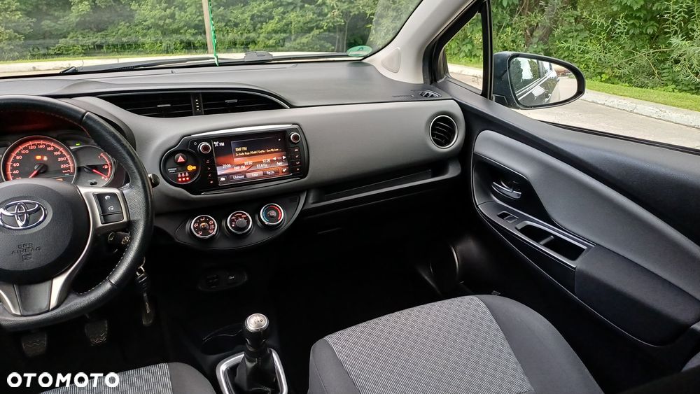 Toyota Yaris 1.0 Premium EU6 - 17