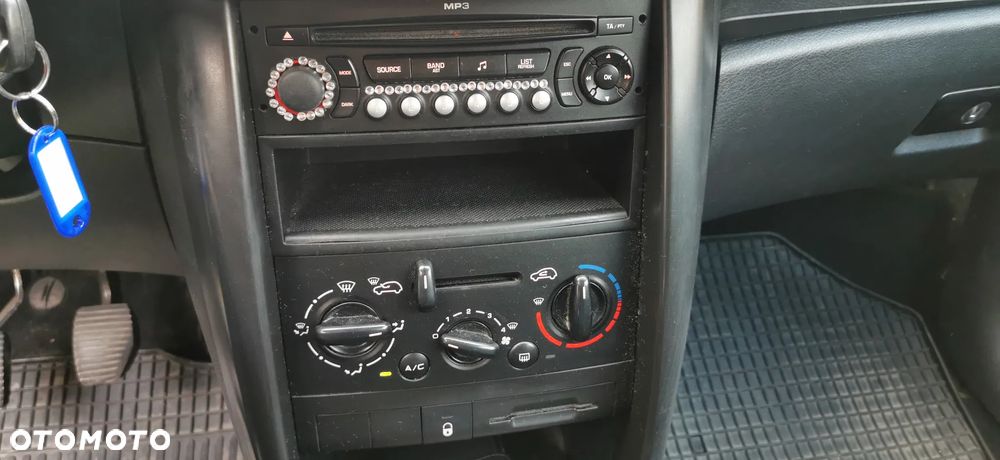 Peugeot 207 1.4 Presence Grand Prix - 18