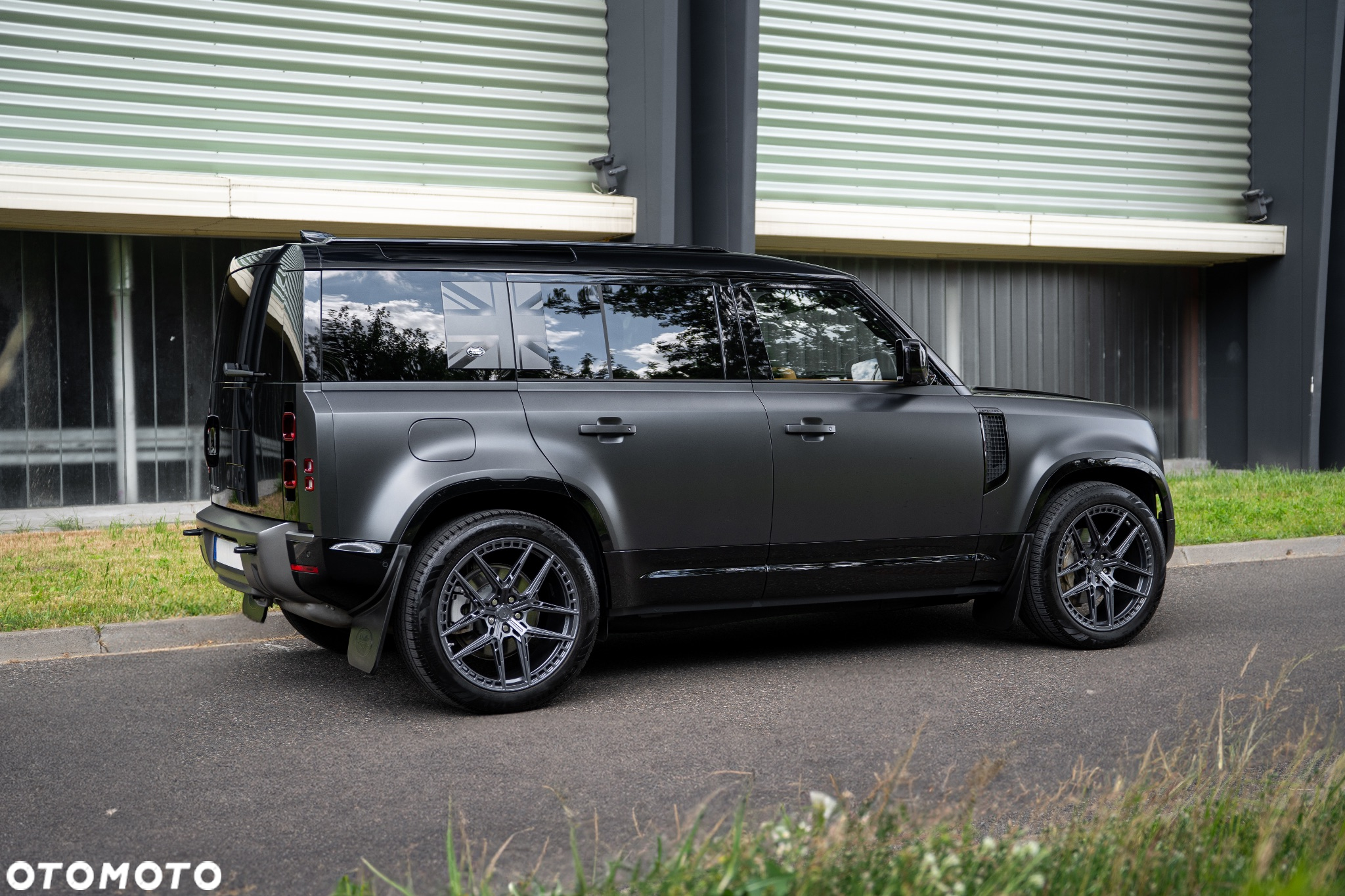 Land Rover Defender - 5