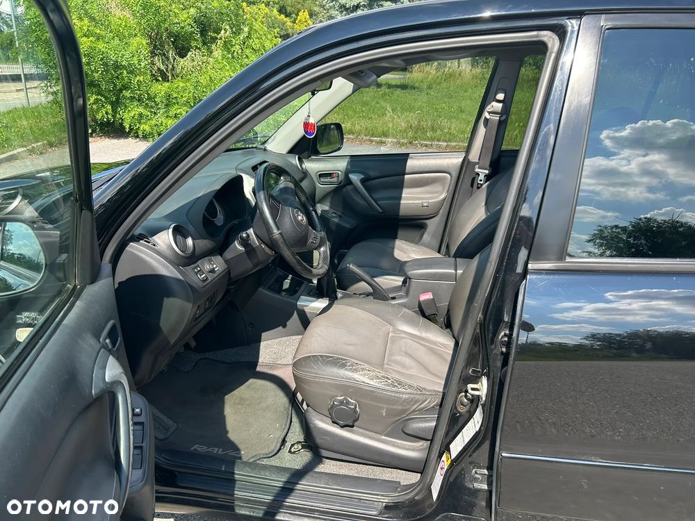 Toyota RAV4 2.0 D-4D 4x4 - 23