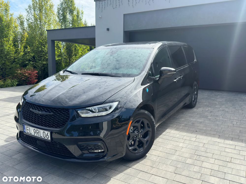 Chrysler Pacifica - 1