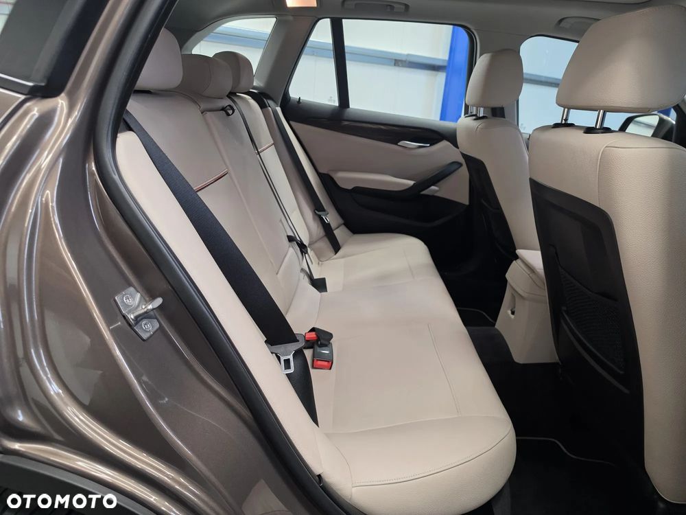 BMW X1 xDrive18d xLine - 28