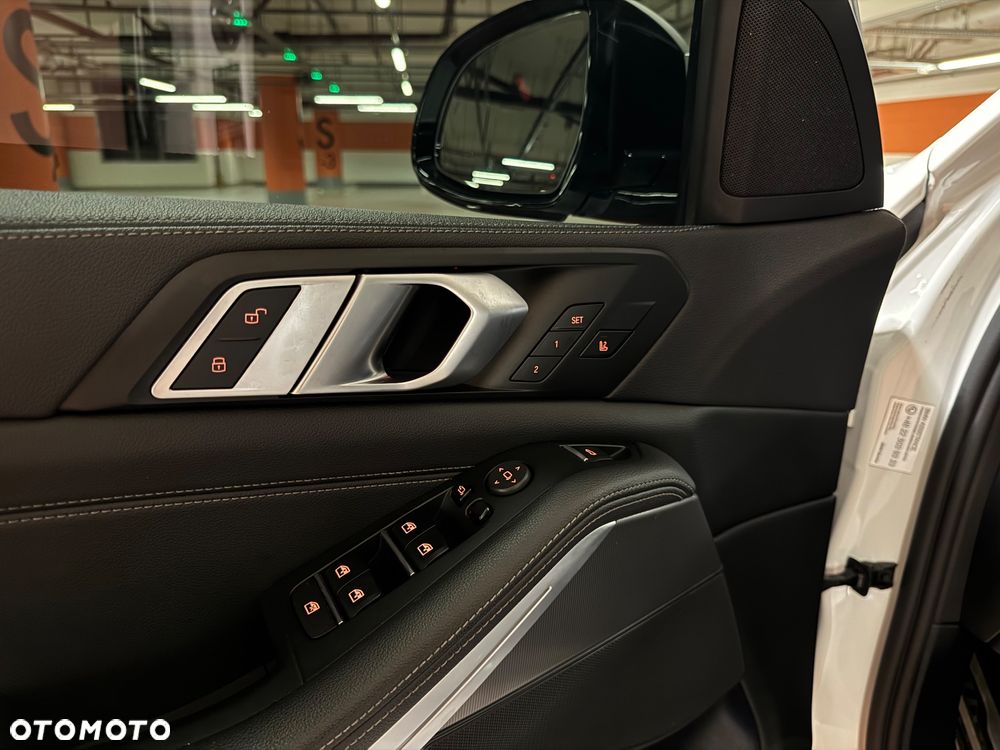 BMW X5 xDrive40i mHEV - 17