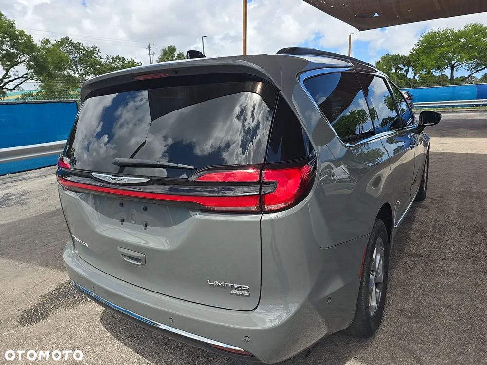 Chrysler Pacifica - 4