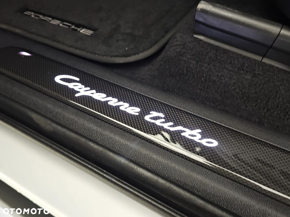 Porsche Cayenne Turbo - 12