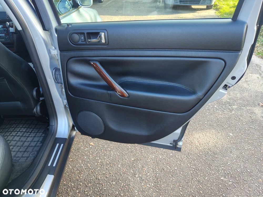 Volkswagen Passat 1.6 Comfortline - 24