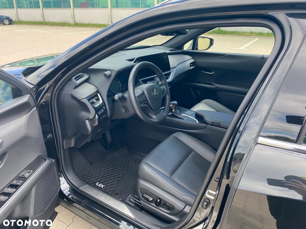 Lexus UX - 8