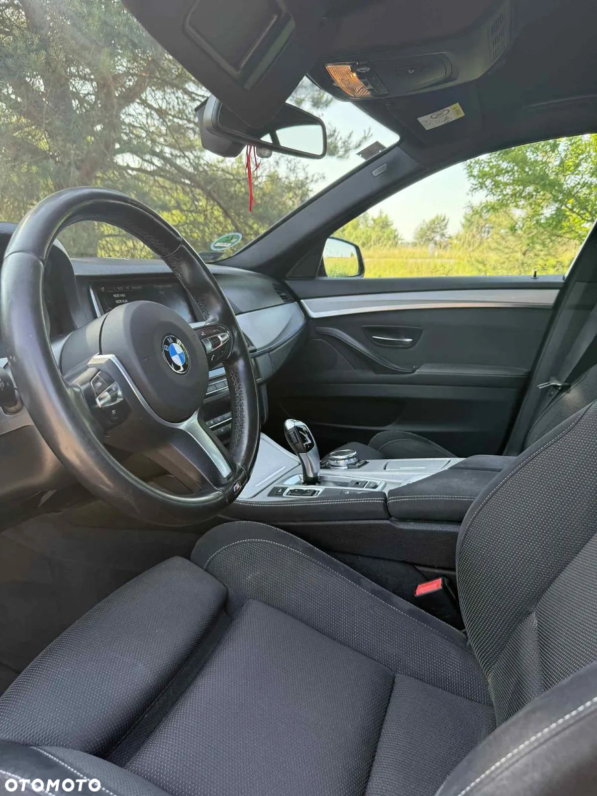 BMW Seria 5 520d xDrive - 14