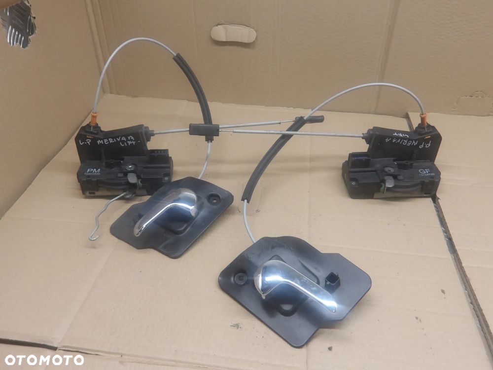 OPEL MERIVA A I LIFT 05-10 1.4B ZAMEK DRZWI PRAWY LEWY PRZÓD KLAMKA WEWNĘTRZNA 13203899 13154792 - 1