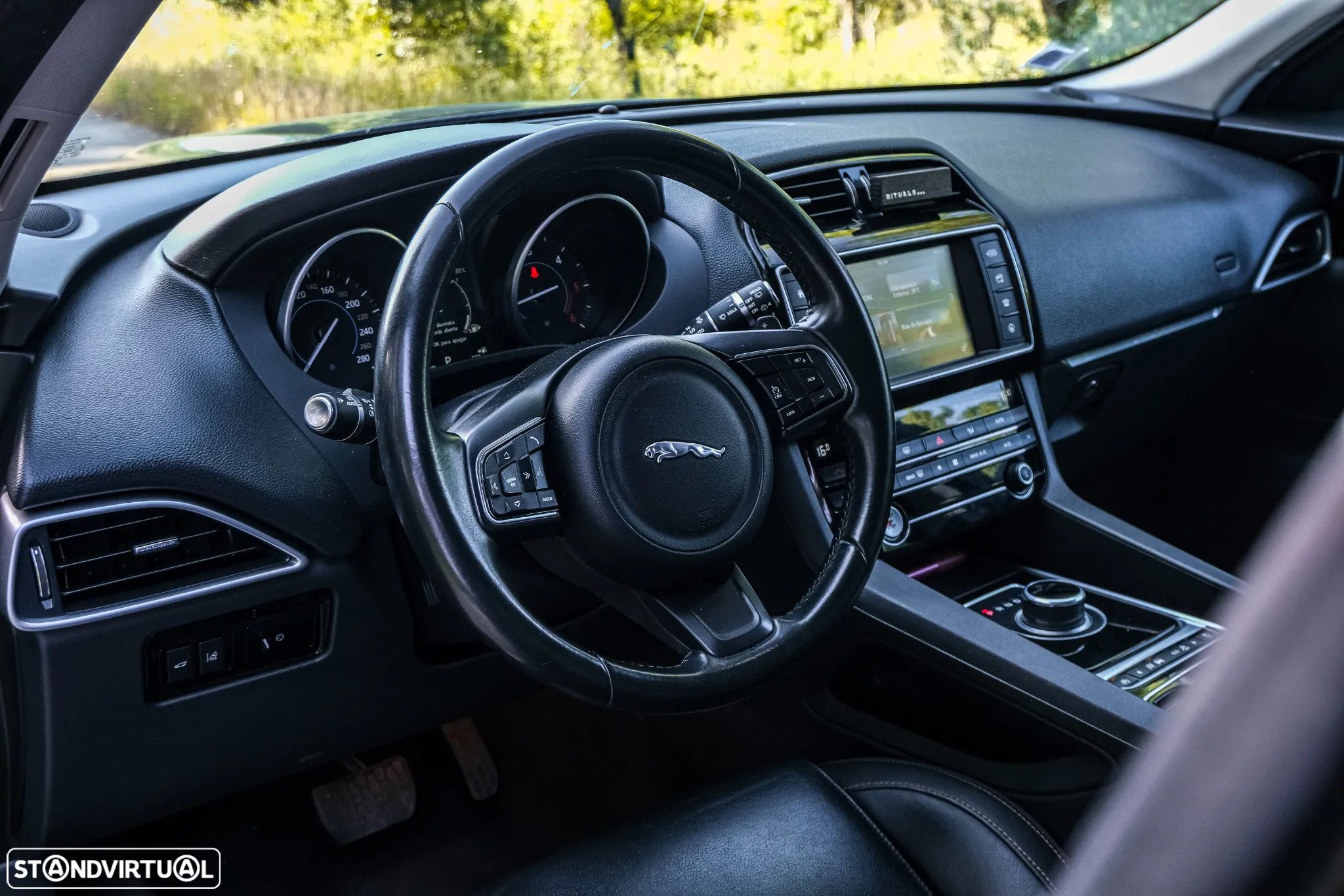 Jaguar F-Pace 2.0 i4D Prestige AWD Aut. - 11
