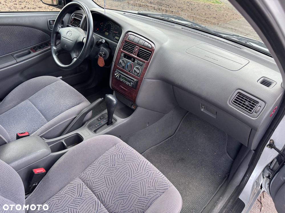 Toyota Avensis - 19