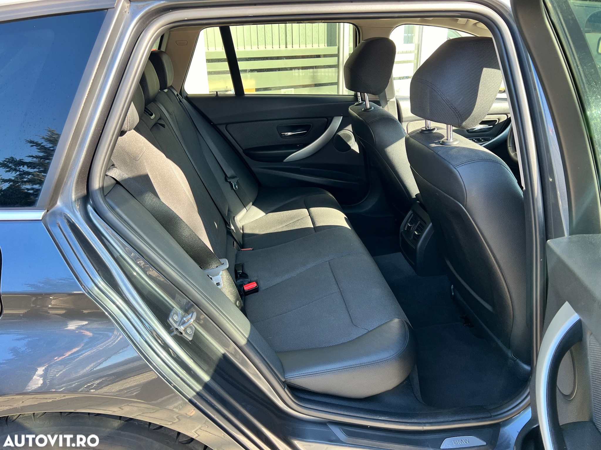 BMW Seria 3 320d Touring Aut. Modern Line - 40