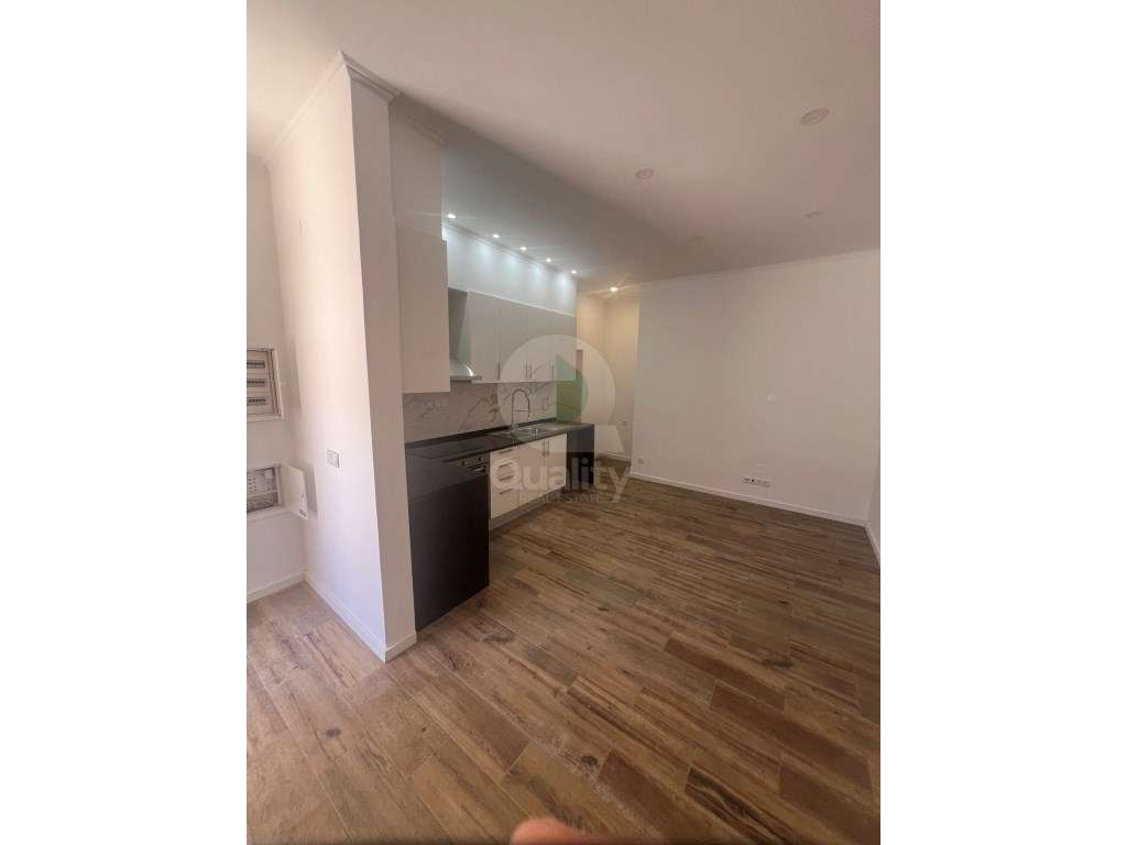 Magnífico apartamento T2, totalmente remodelado. - Grande imagem: 3/28