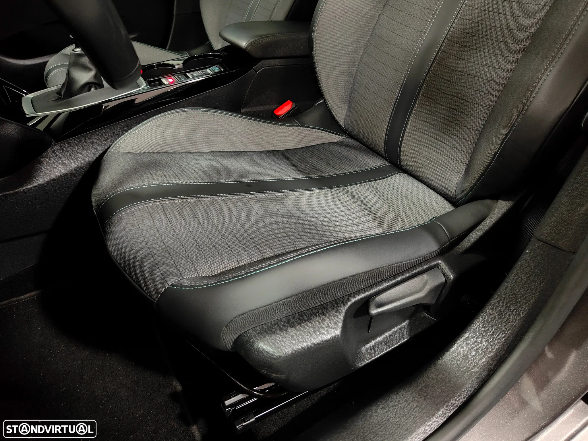 Peugeot 208 1.2 PureTech Allure Pack - 38