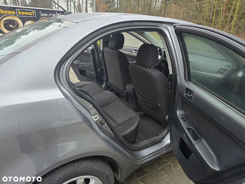 Mitsubishi Lancer 1.6 Intense - 11