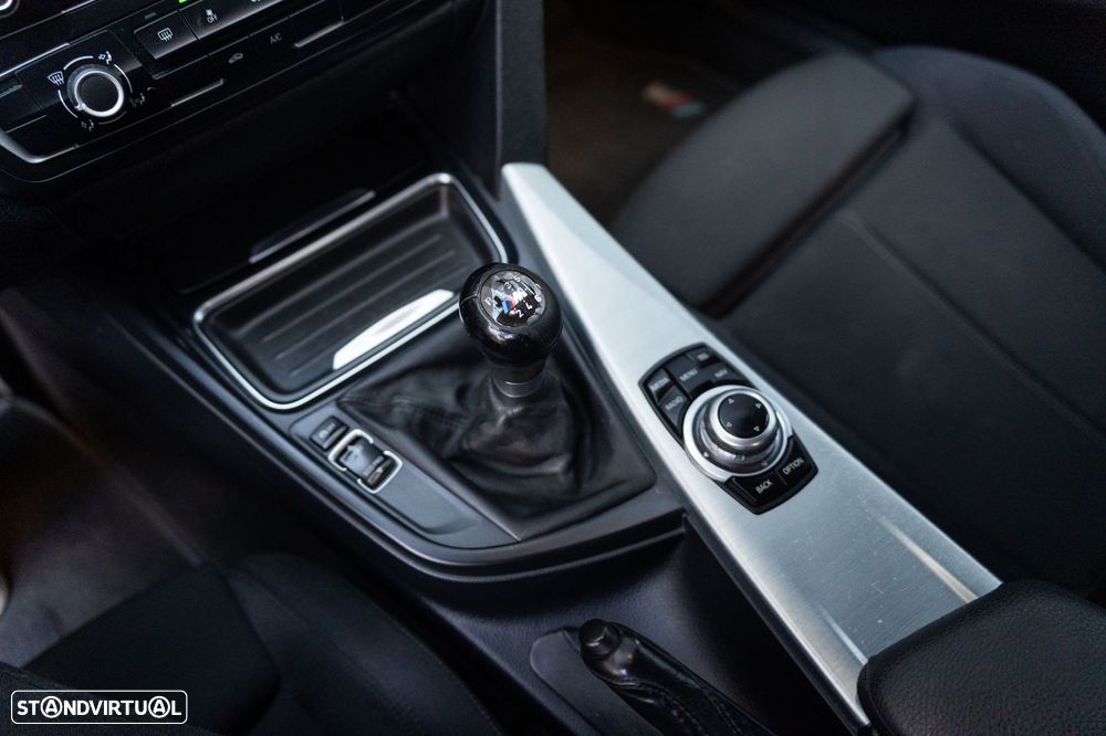 BMW 318 d Line Sport - 14