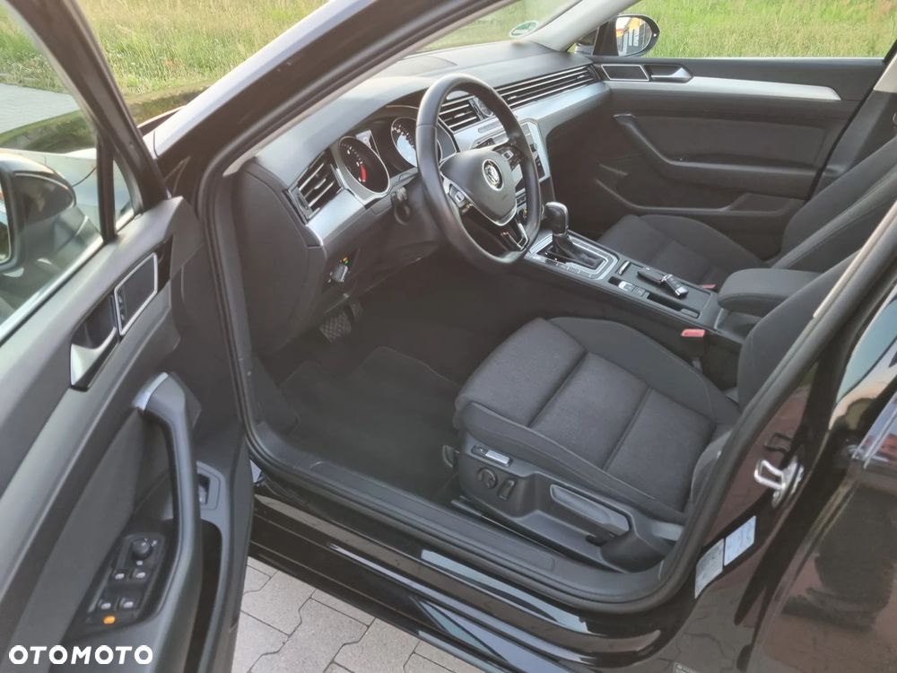 Volkswagen Passat 2.0 TDI SCR DSG Comfortline - 25