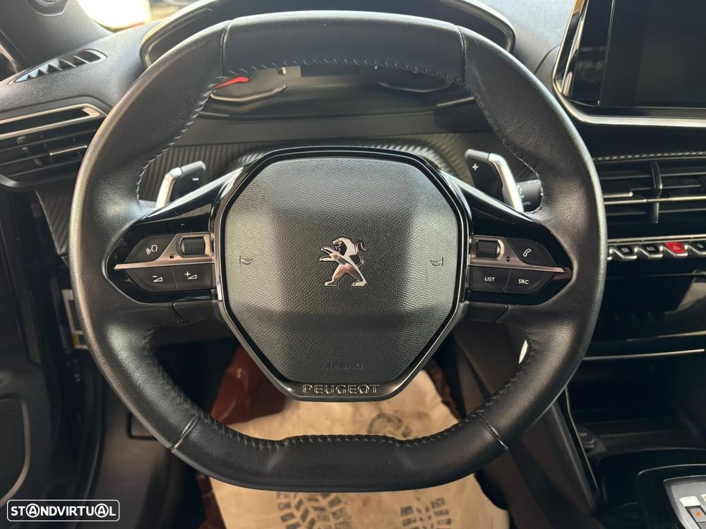 Peugeot 2008 1.2 PureTech Allure EAT8 - 19