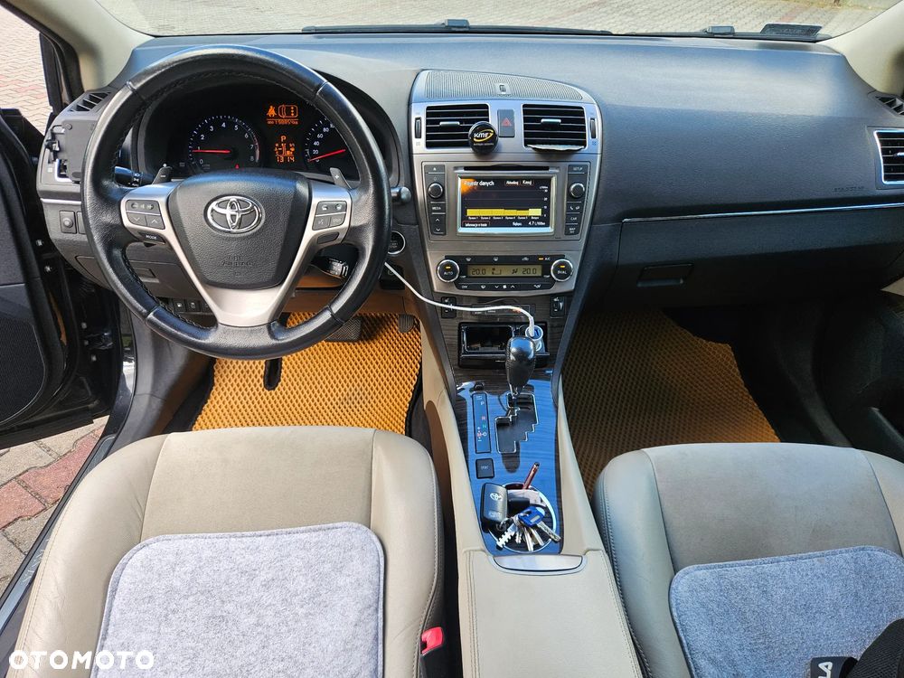 Toyota Avensis 1.8 Premium MS - 12