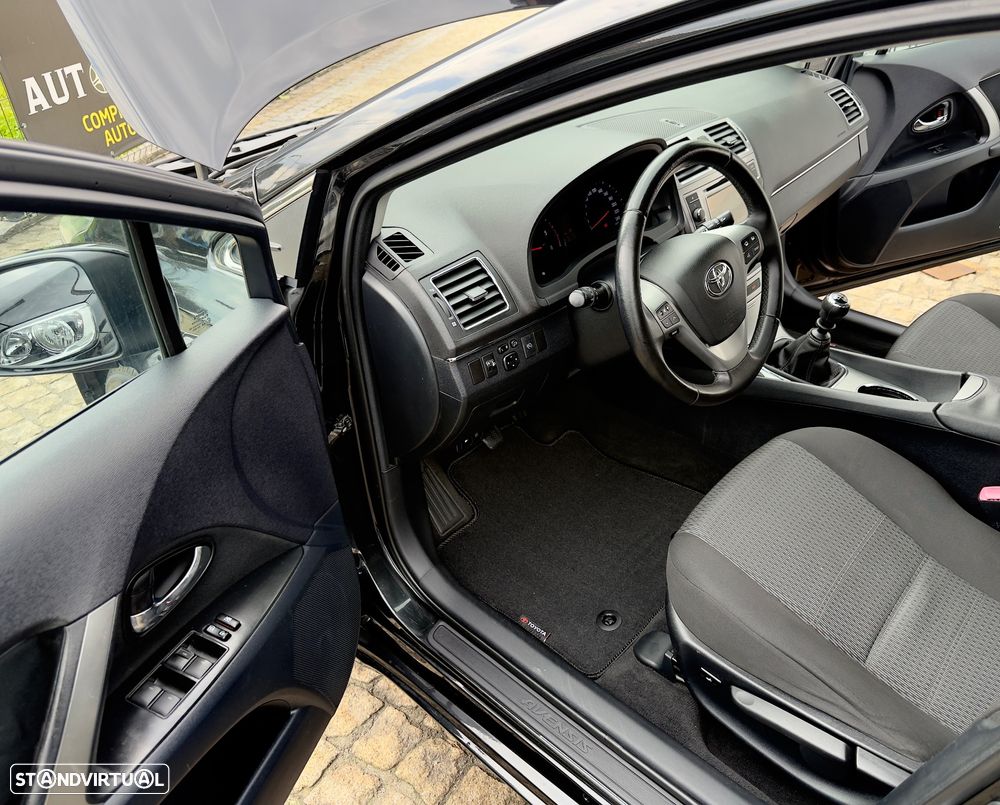 Toyota Avensis SW 2.0 D-4D Exclusive +Navi - 39