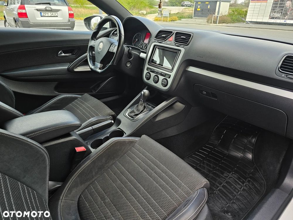 Volkswagen Scirocco 2.0 TDI DSG Life - 11