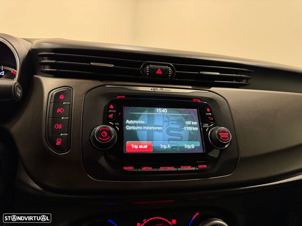 Alfa Romeo Giulietta 1.6 JTDM Distinctive - 34