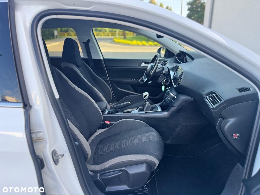 Peugeot 308 1.6 BlueHDi Allure S&S - 27