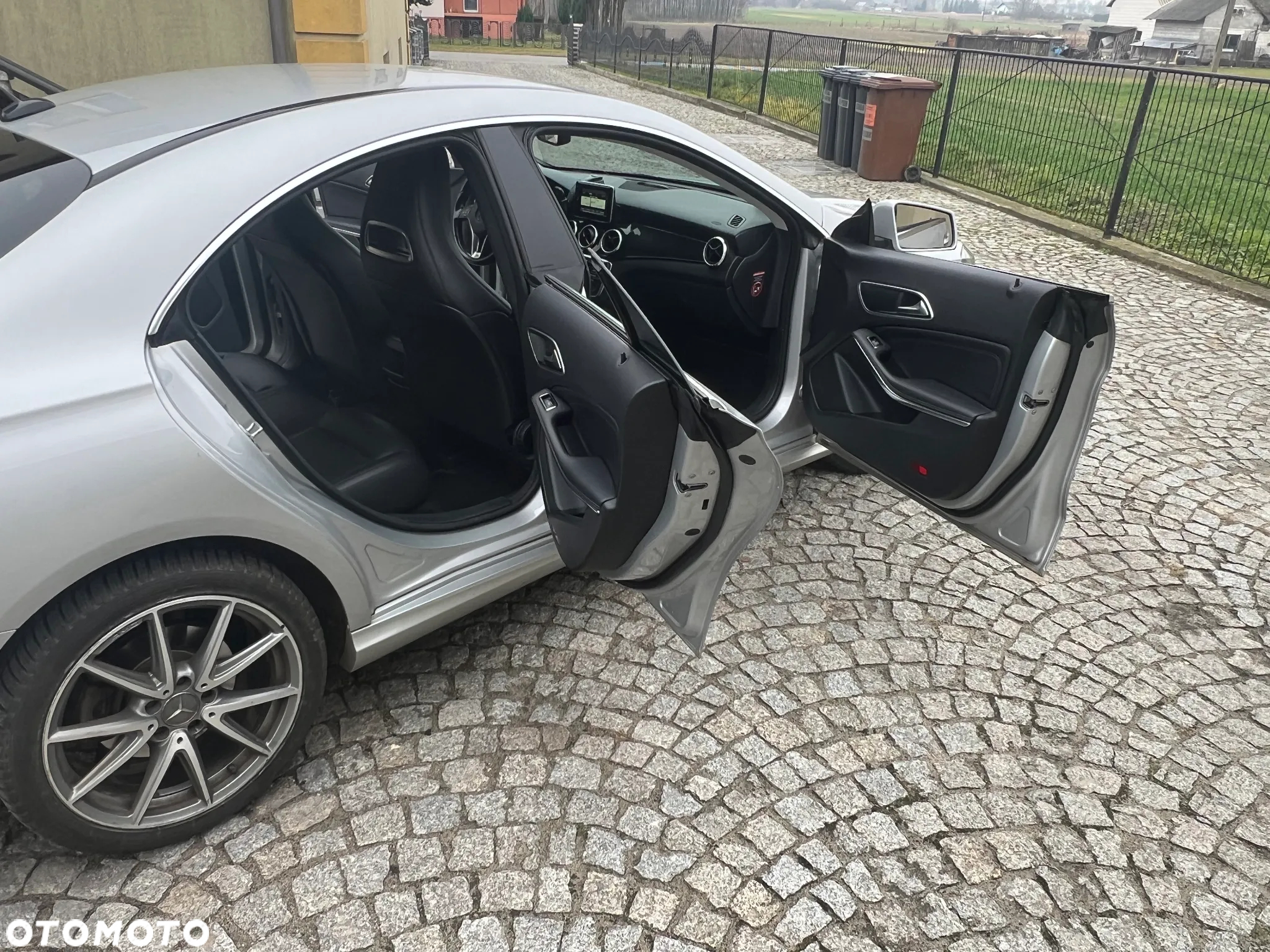 Mercedes-Benz CLA 180 - 12
